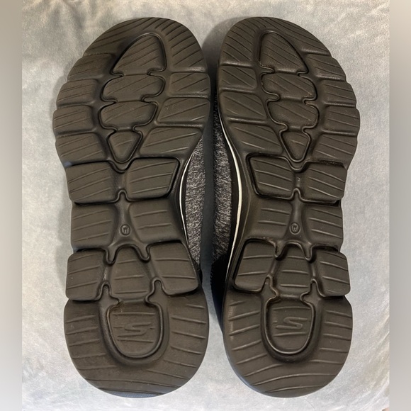 Skechers GOwalk 5 lightweight, responsive walking slip ons. Machine washable. - Picture 4 of 6
